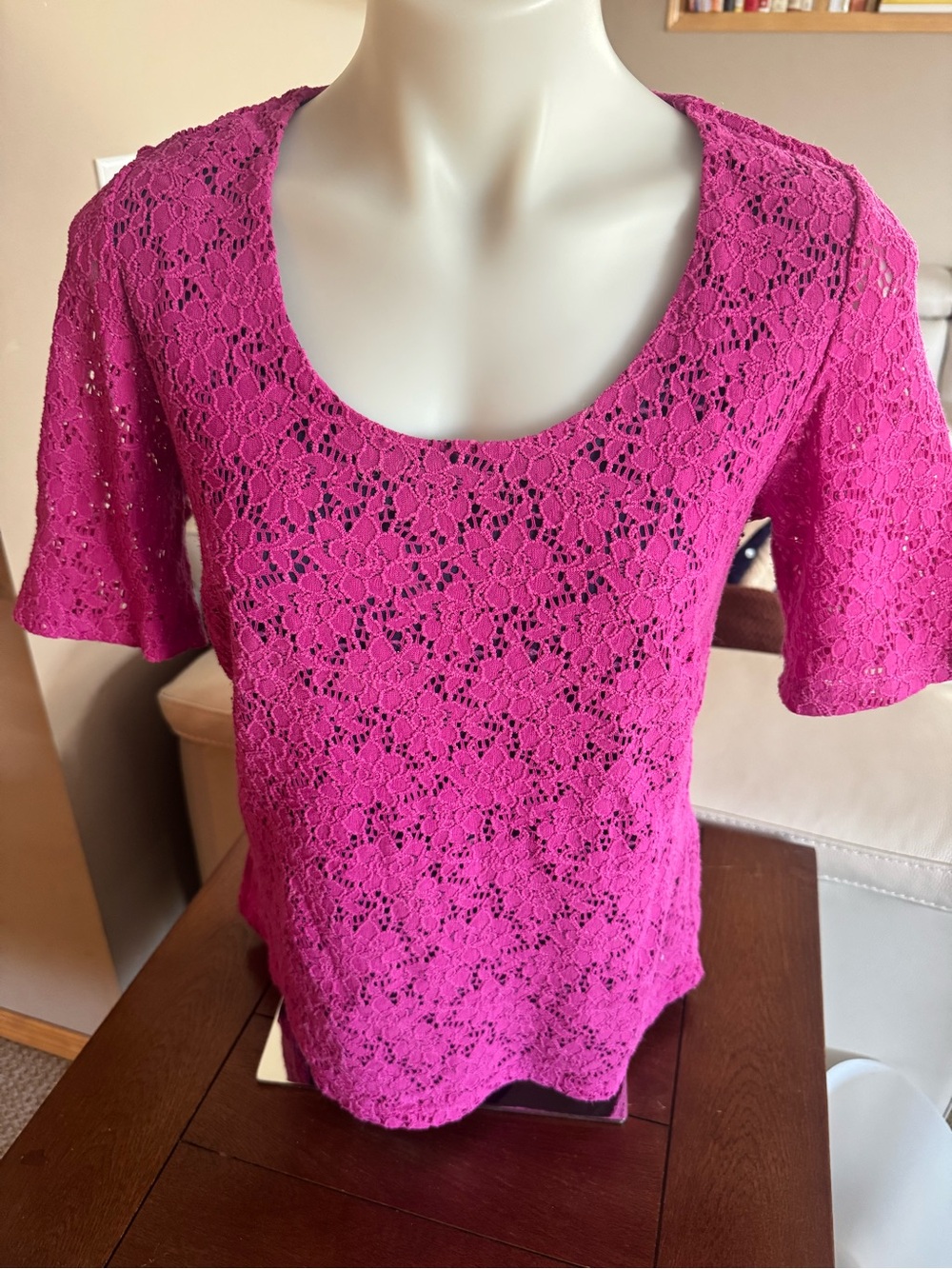 Women's Scoop Neck Lace Short Sleeve Top — Hot Pink